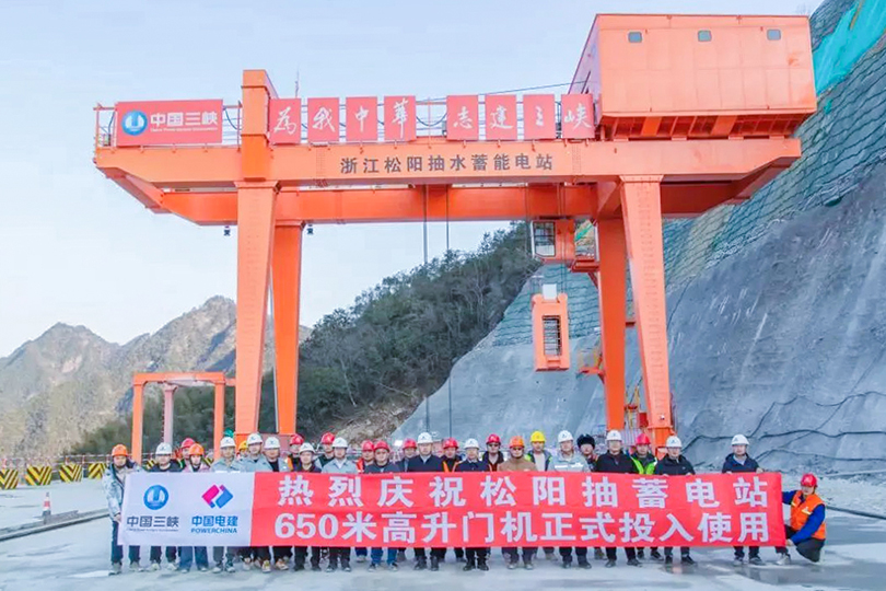 正式投運！658米世界首臺套超高揚程起重機進度更新！